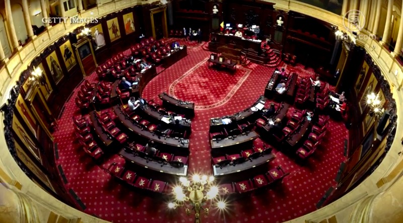 7-162號決議提案由10位參議員共同提出。